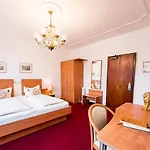 Hotel Zum Goldenen Loewen - Restaurant - Panoramabar - Terrassen - Events - Rheinblick - Geschichte Seit 1728