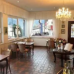 Hotel Hotel Zum Goldenen Loewen - Restaurant - Panoramabar - Terrassen - Events - Rheinblick - Geschichte Seit 1728