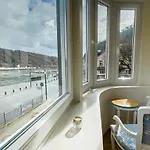 Hotel Zum Goldenen Loewen - Restaurant - Panoramabar - Terrassen - Events - Rheinblick - Geschichte Seit 1728 מלון 2*