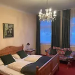 Hotel Zum Goldenen Loewen - Restaurant - Panoramabar - Terrassen - Events - Rheinblick - Geschichte Seit 1728 מלון