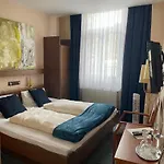 Hotel Zum Goldenen Loewen - Restaurant - Panoramabar - Terrassen - Events - Rheinblick - Geschichte Seit 1728