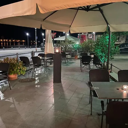 Zum Goldenen Loewen - Restaurant - Panoramabar - Terrassen - Events - Rheinblick - Geschichte Seit 1728 Hotel