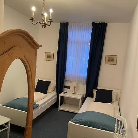 Zum Goldenen Loewen Hotel 2*