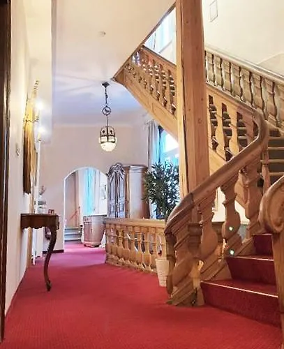 Zum Goldenen Loewen Hotel 2*