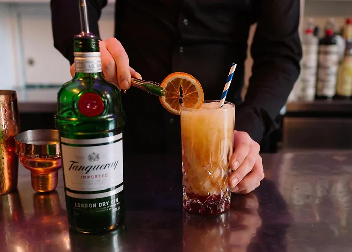 Hotel Zum Goldenen Loewen - Restaurant - Panoramabar - Terrassen - Events - Rheinblick - Geschichte Seit 1728